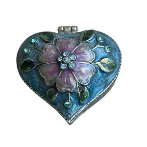 MONET 2004 WHITE ENAMELED TRINKET BOX WITH PINK FLOWER ON TOP